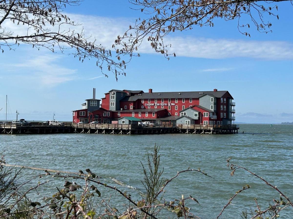 Cannery Pier Hotel&Spa Astoria Buitenkant foto